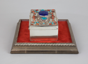 Image of Silver box w/stone and coral decoration, vitrine