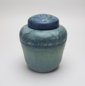 Image of Jar with Oak Tree Design and Lid