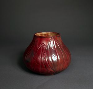Image of Vase with Plantain Design